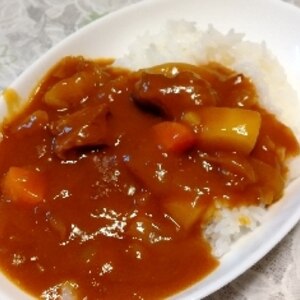 今日のカレーは、牛すじカレーですよ(^^)